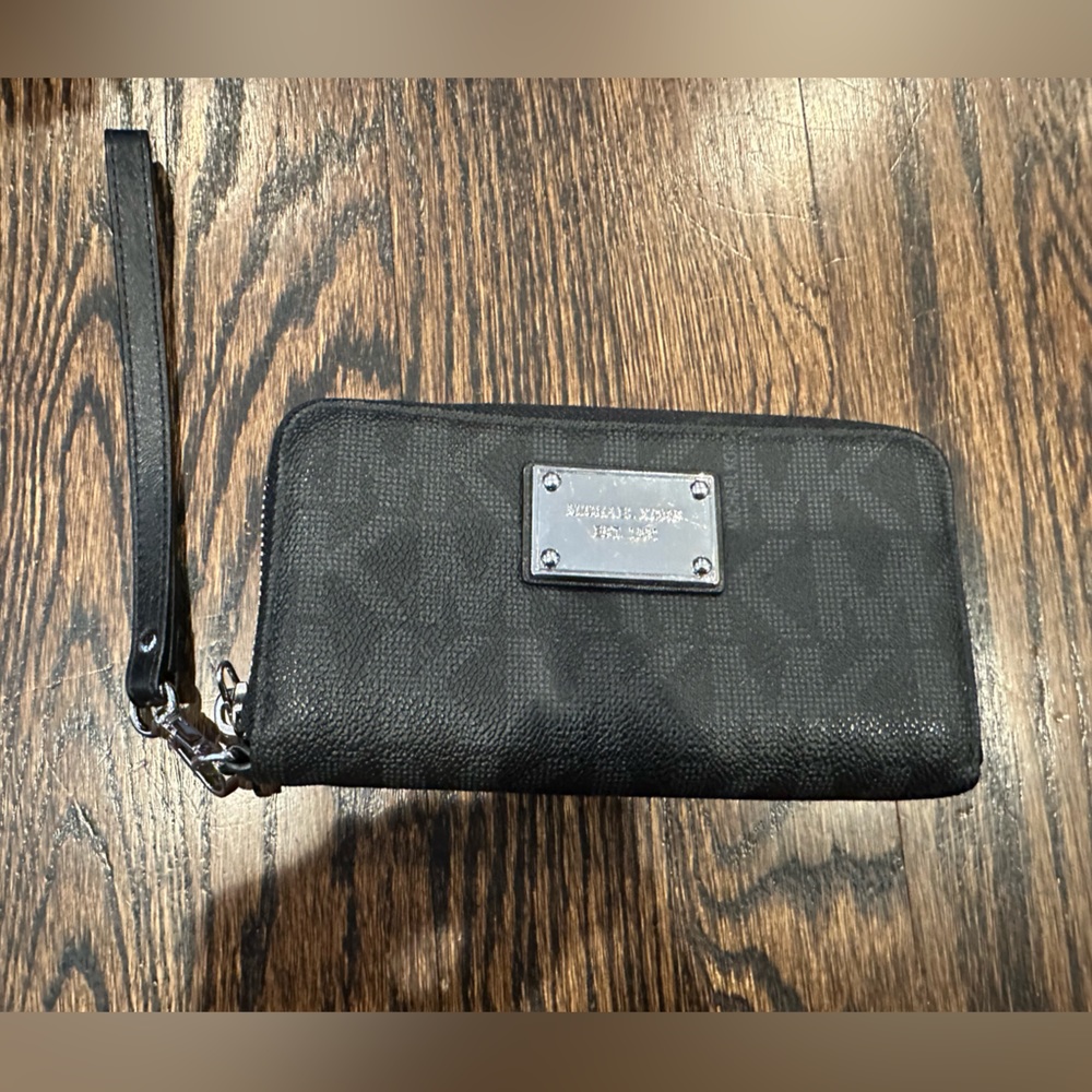 Michael Kors Wallet/Wrislet Zip Wallet